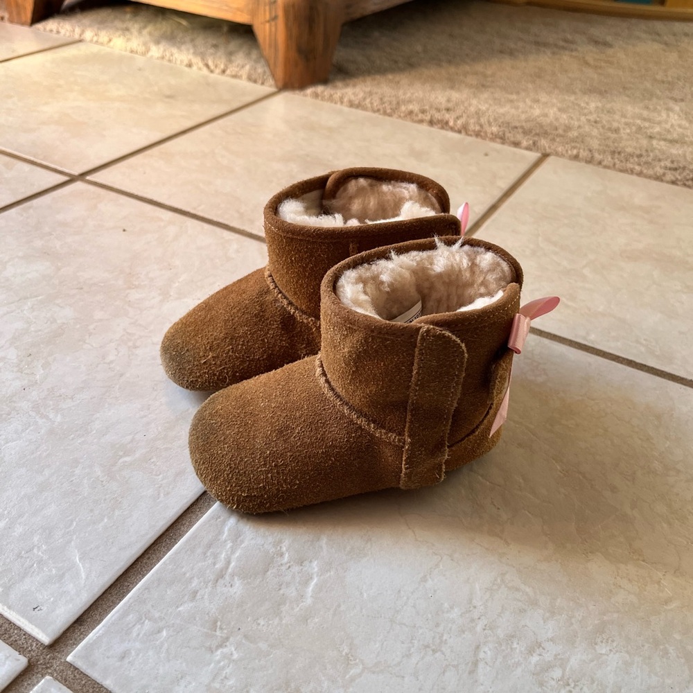 Baby Ugg boots size 4/5.